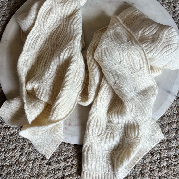 😎 Nordstrom Cashmere Scarf - Picture 5 of 5